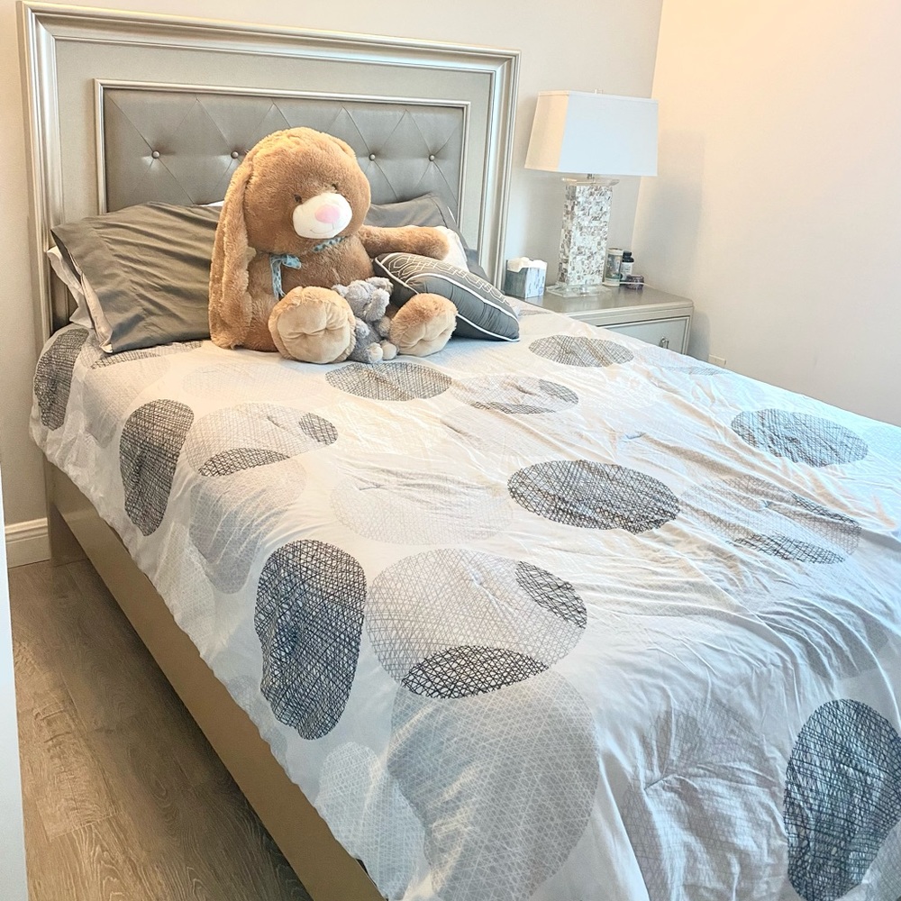 Full queen bedroom set.